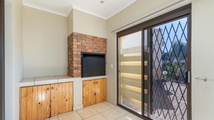 2 Bedroom Property for Sale in Blue Mountain Village Western Cape